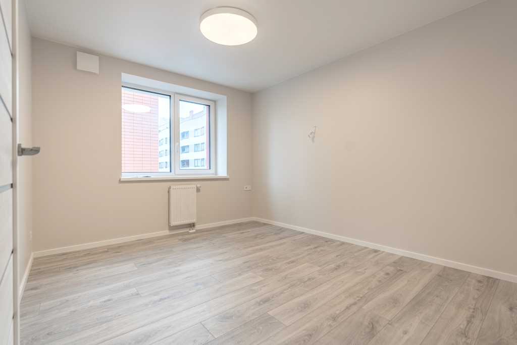 Bright K17 apartment room with laminate flooring